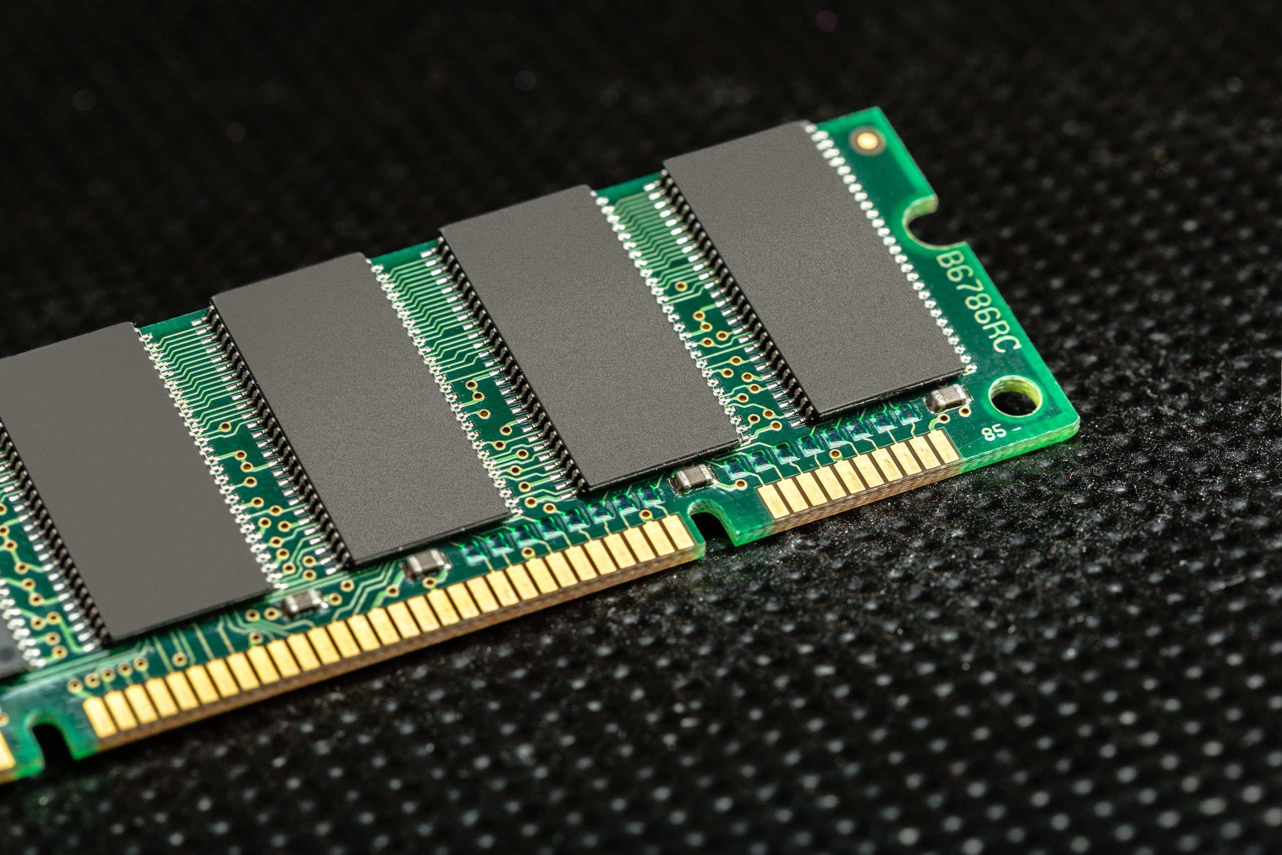 Level Up Your PC’s Performance: Exploring Samsung’s Cutting-Edge DDR4 and DDR5 RAM